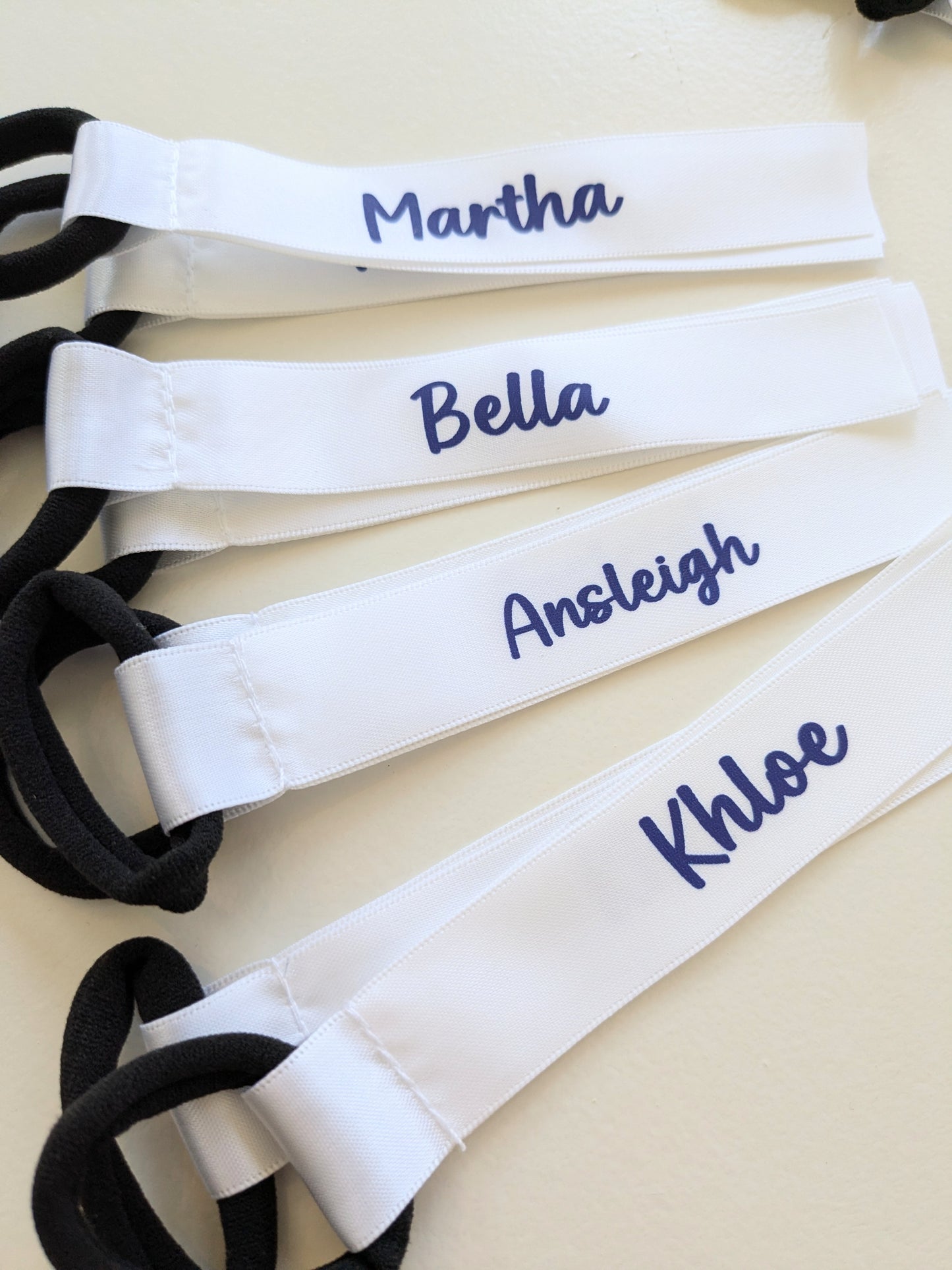 Pom-Pom Tags (One set is 2 Tags) |