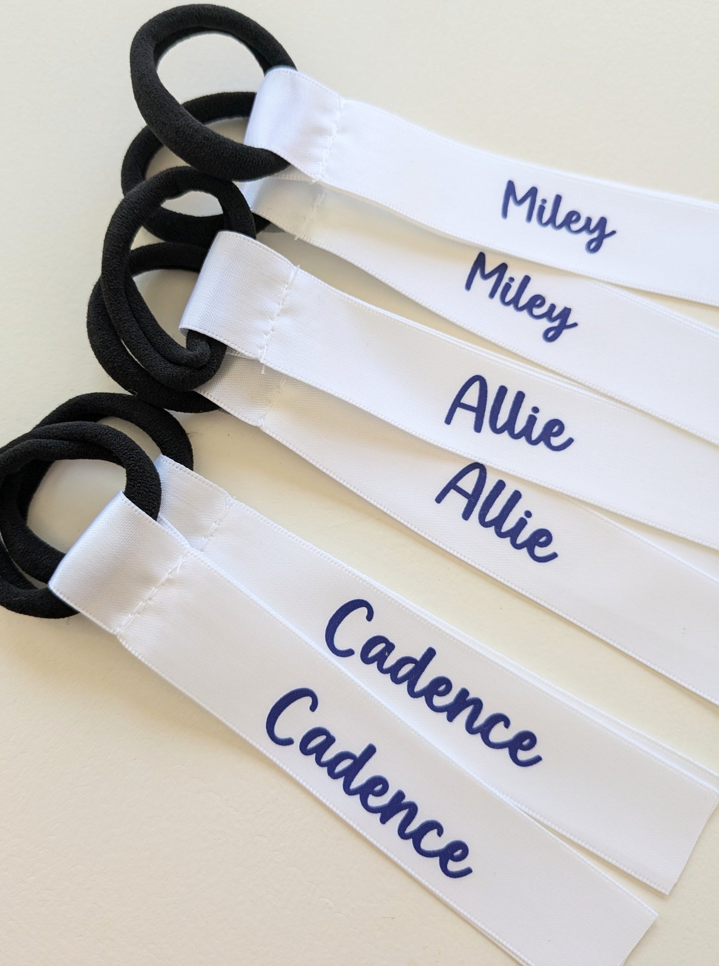 Pom-Pom Tags (One set is 2 Tags) |