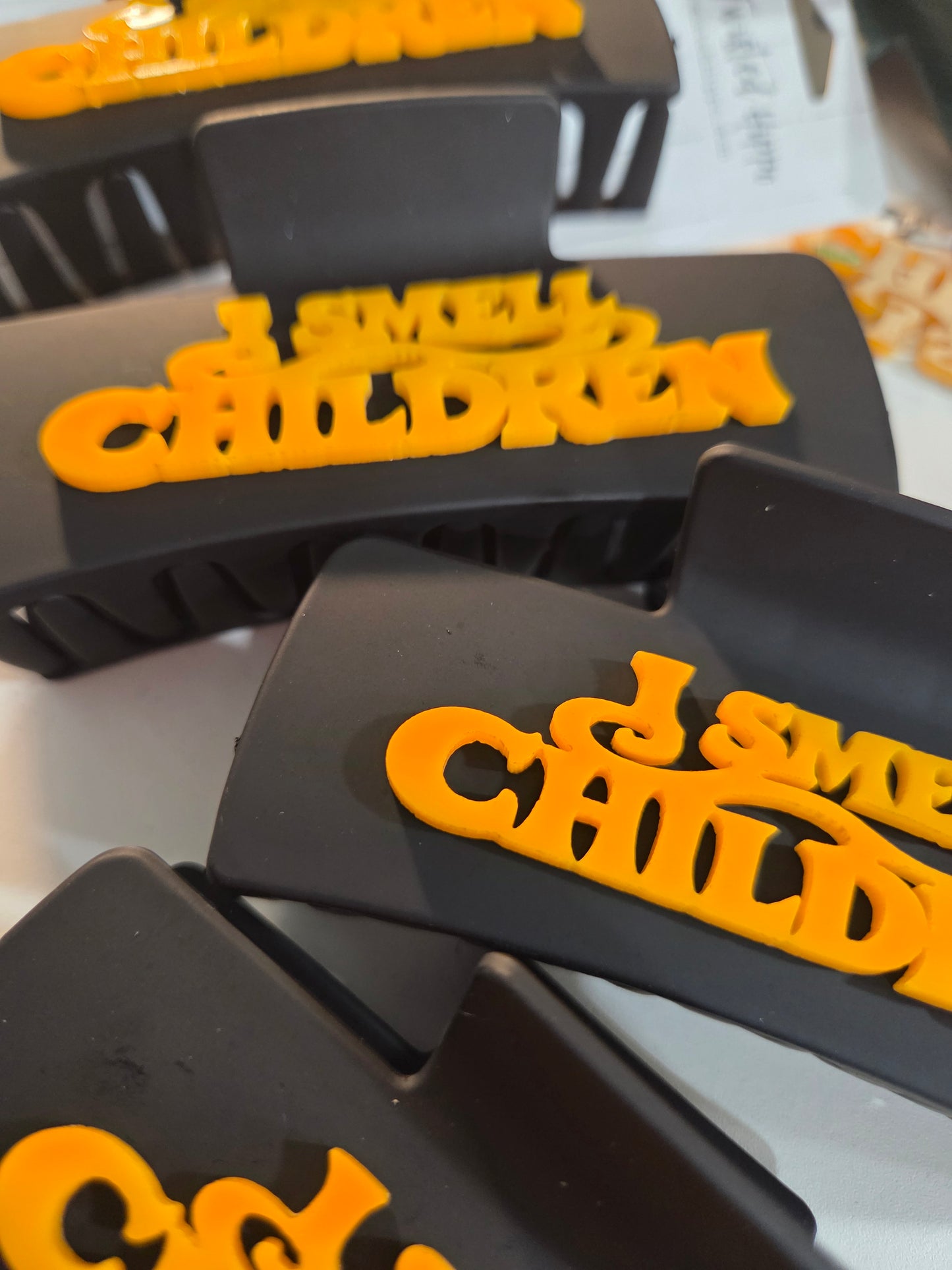 I Smell Children Halloweem Hocus Pocus Claw Clip