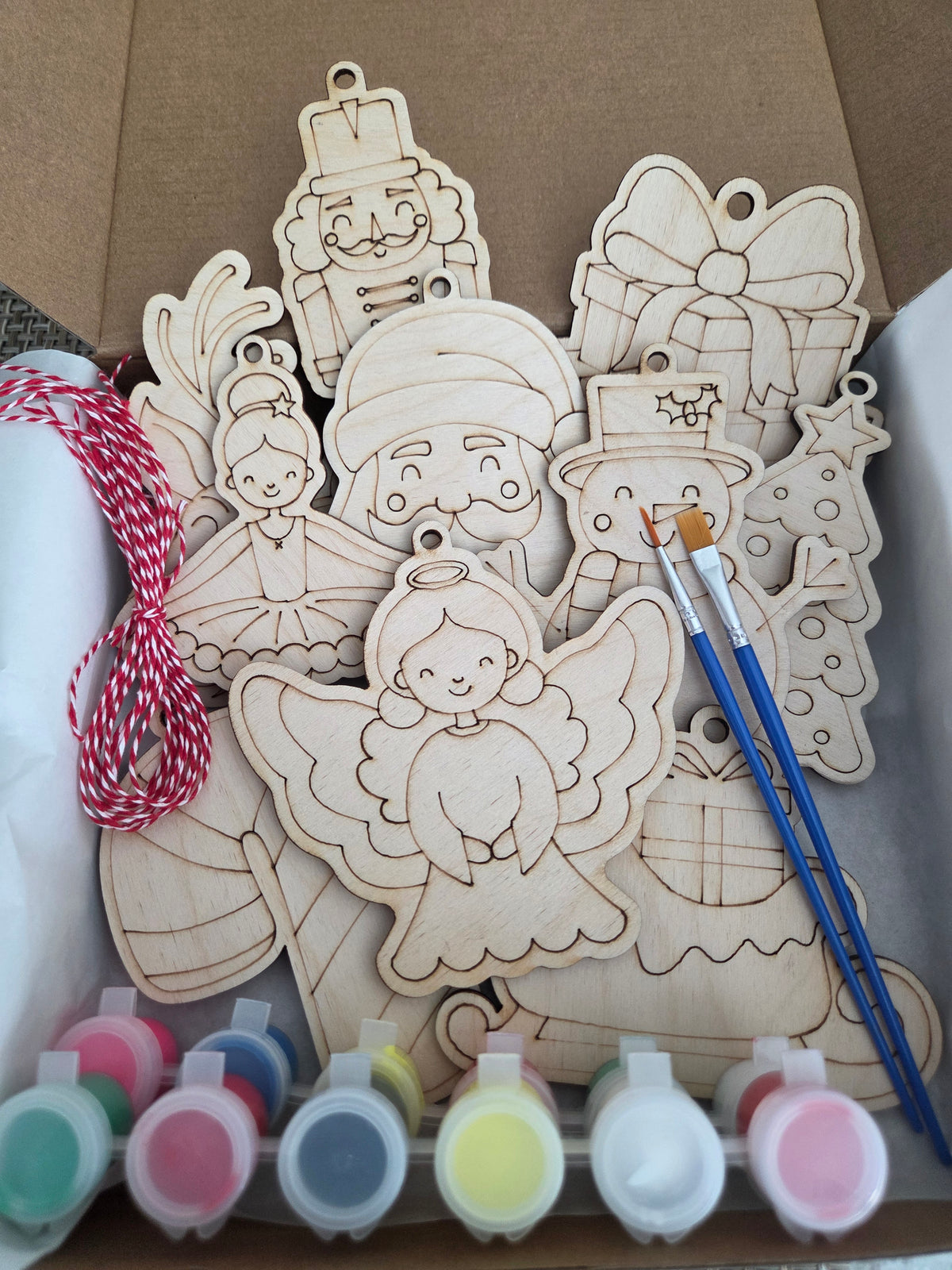 Classic Christmas ornament paint kit