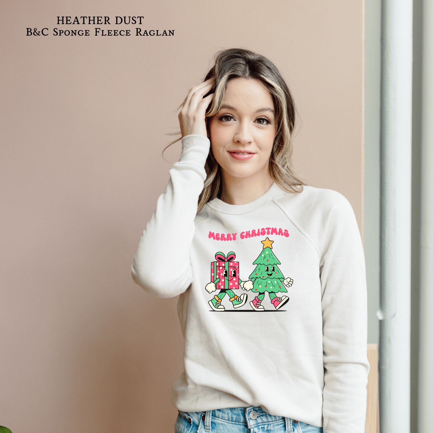 Retro Gift & Tree | Kawaii | Raglan Sweatshirt