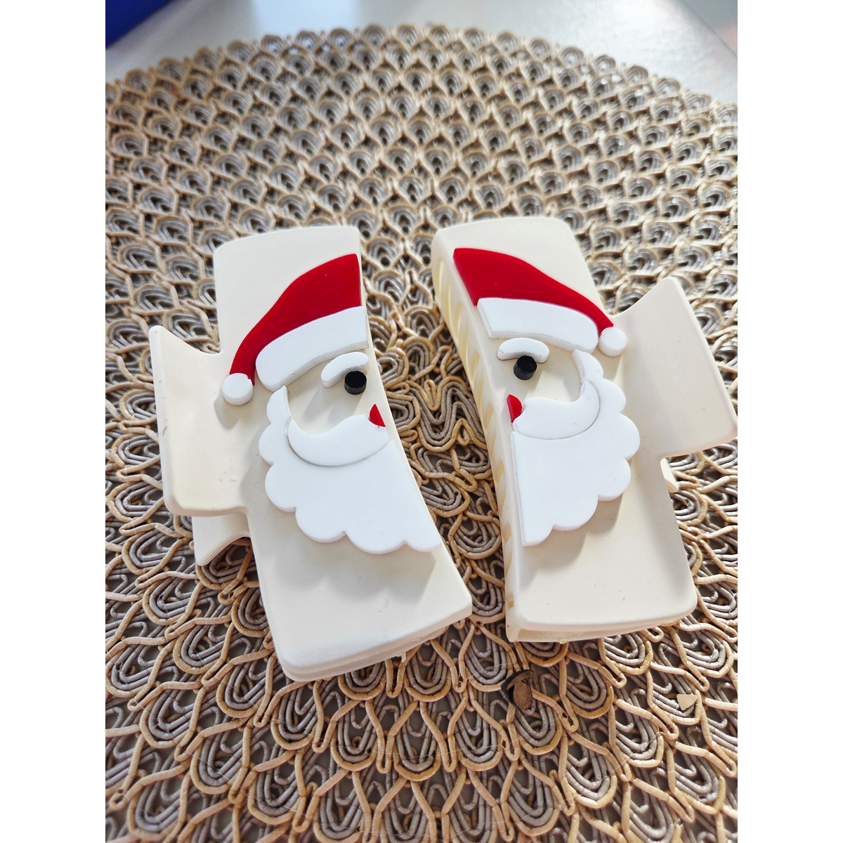 Classic Christmas Santa Claus claw clip with dimensional acrylic details